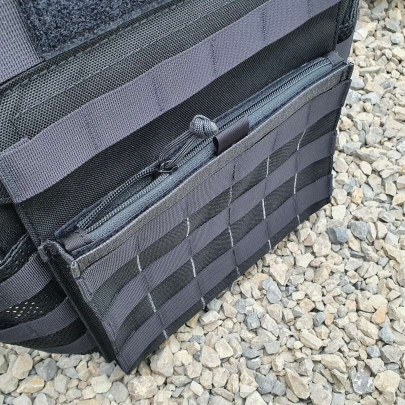 Spare zippered pocket flap with MOLLE outside (not possible to use multiple at once)