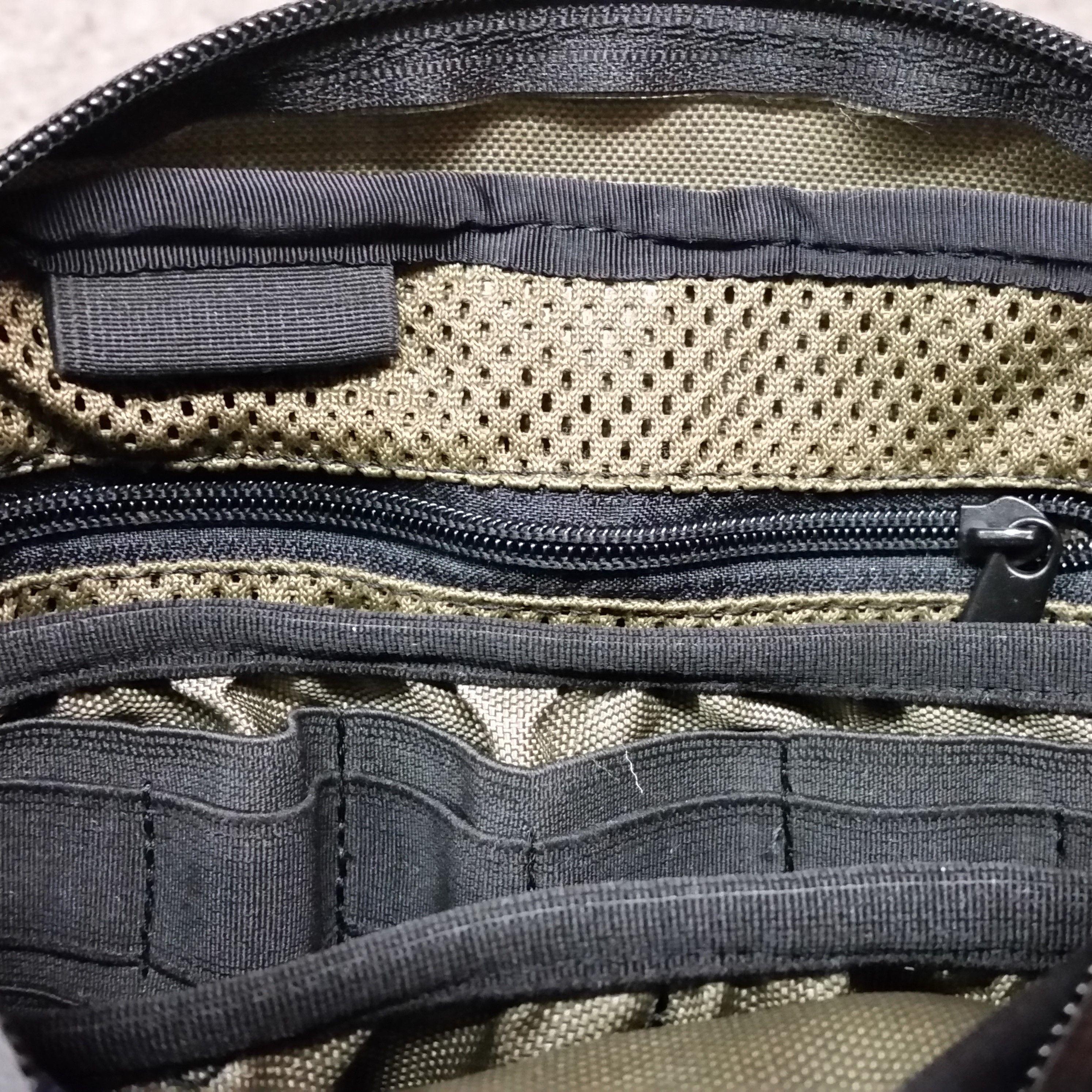 Pocket with zipper closure under standard pocket +12pln